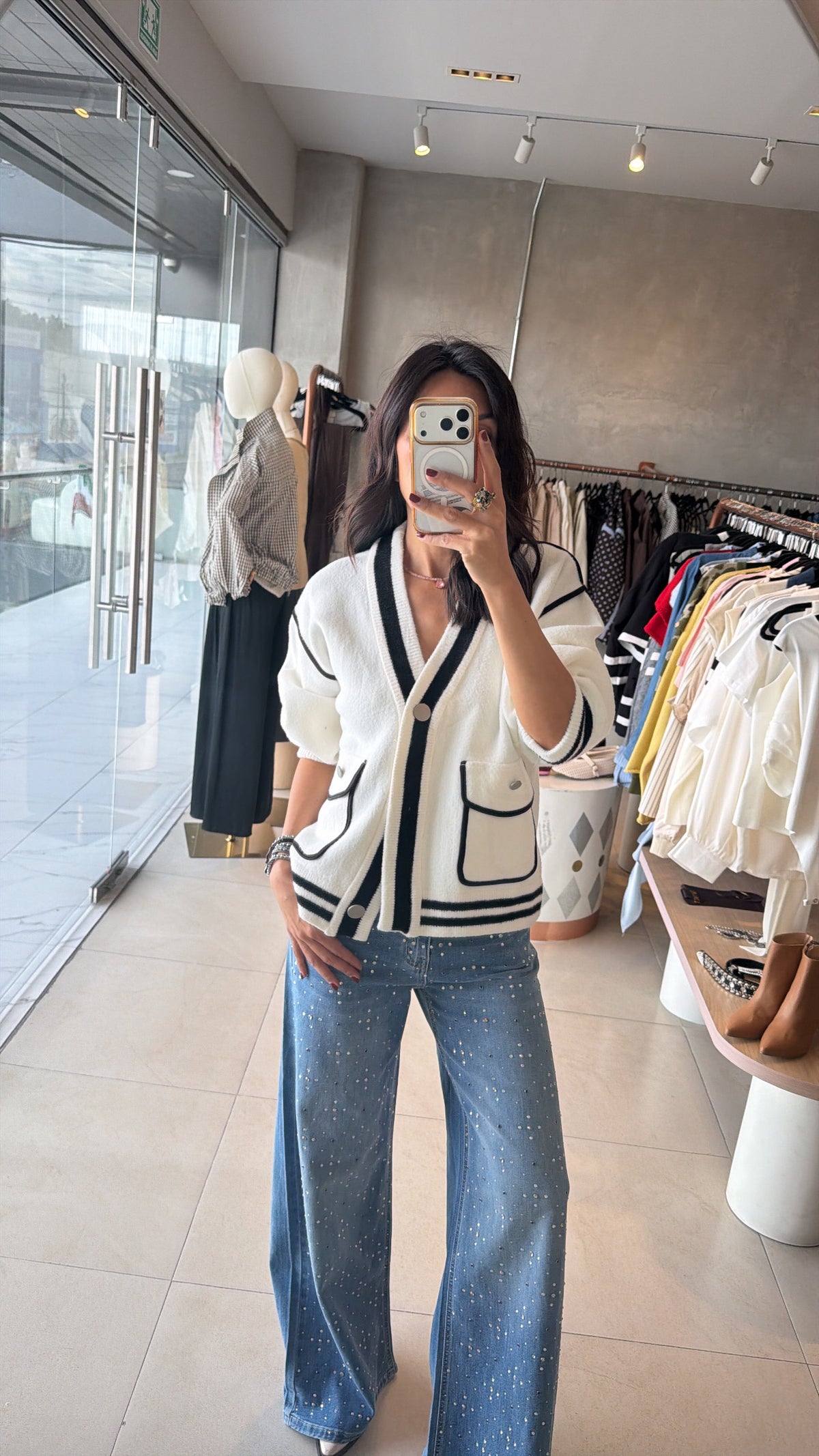 Cardigan blanco filo negro