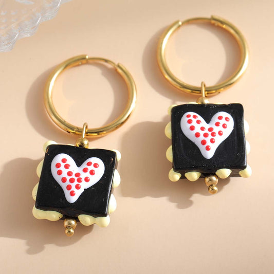 Aretes cuadrito corazón negro