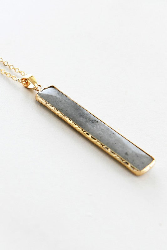 Collar piedra alargada