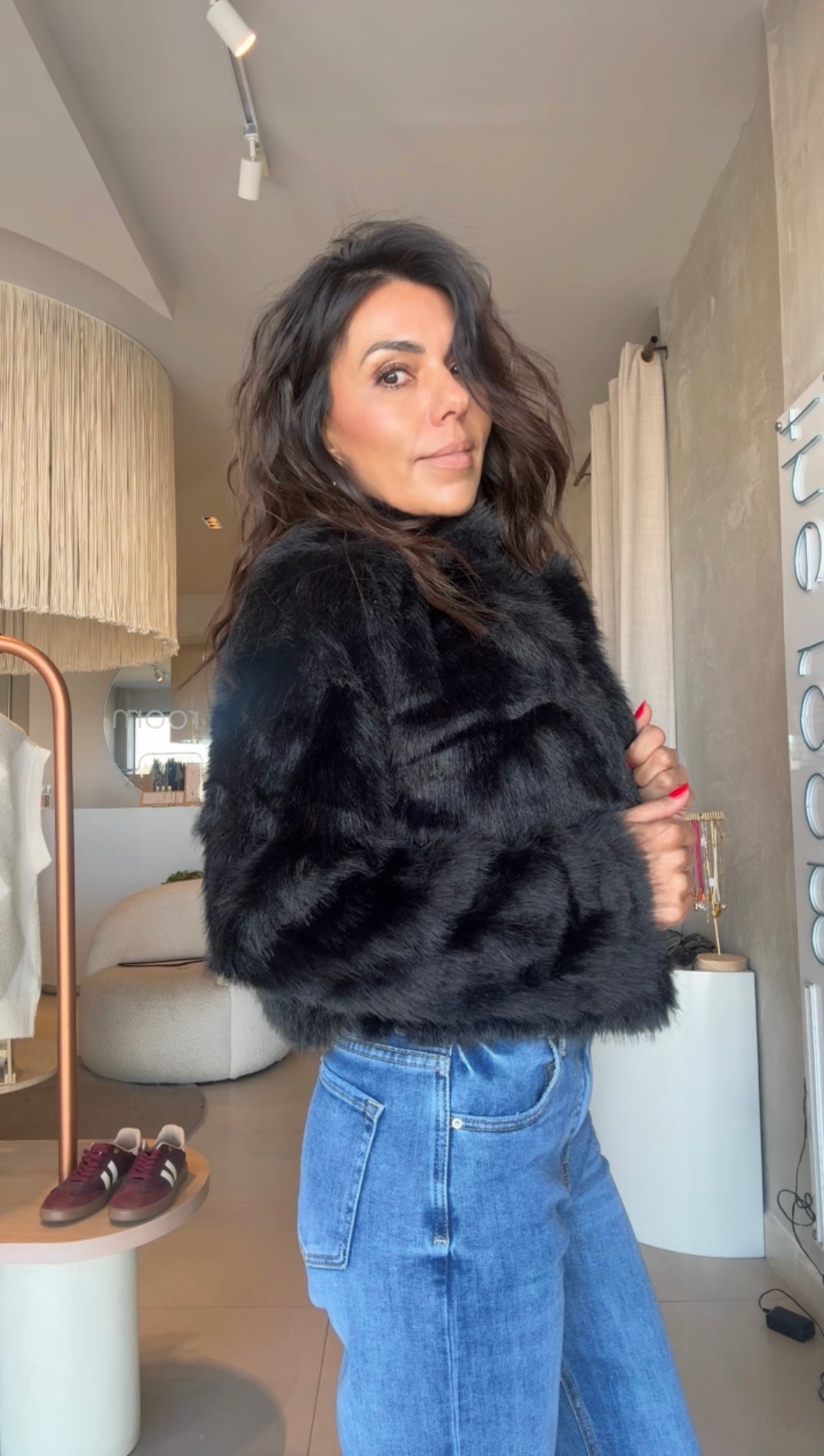 Abrigo negro peluche