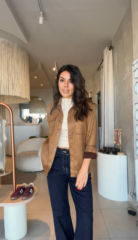 Sobre camisa suede camel