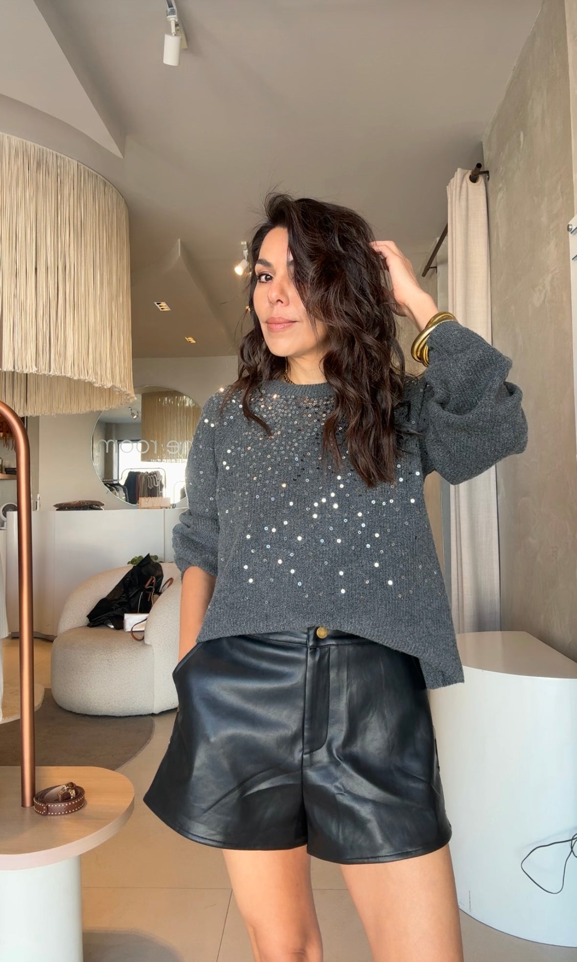 Suéter gris lentejuela