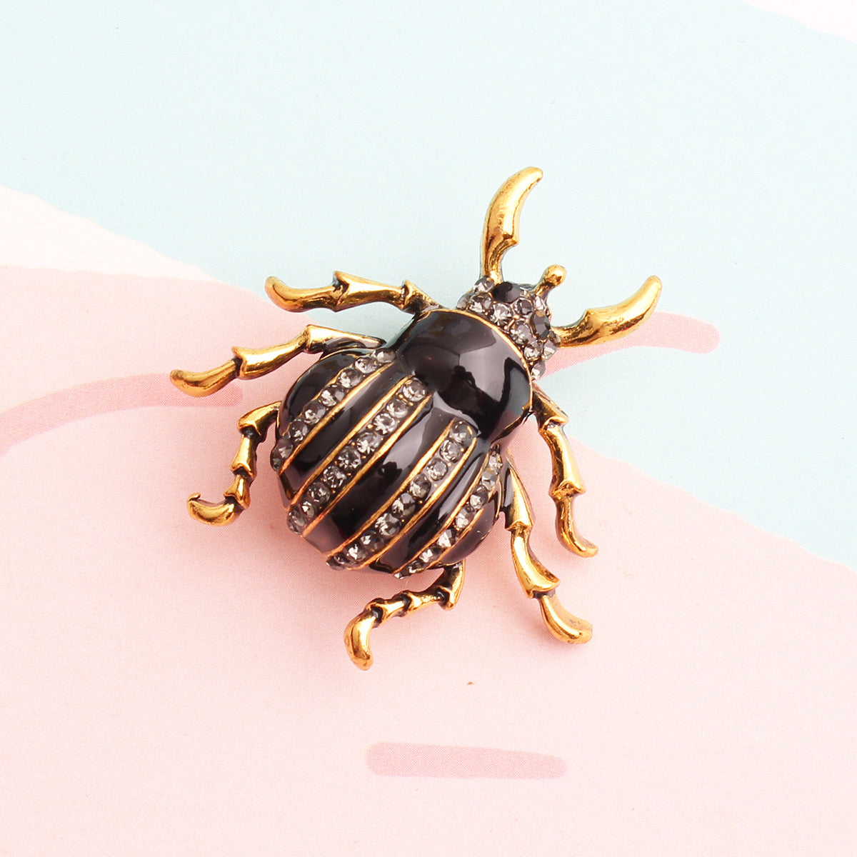 Pin insecto negro