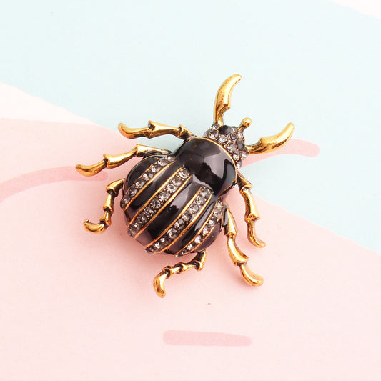 Pin insecto negro