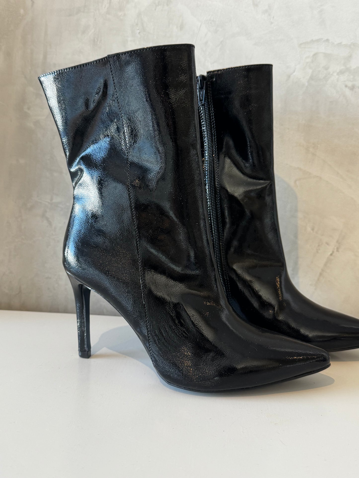 Botines negros charol