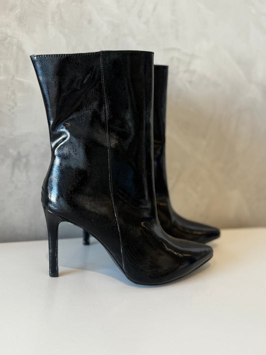Botines negros charol