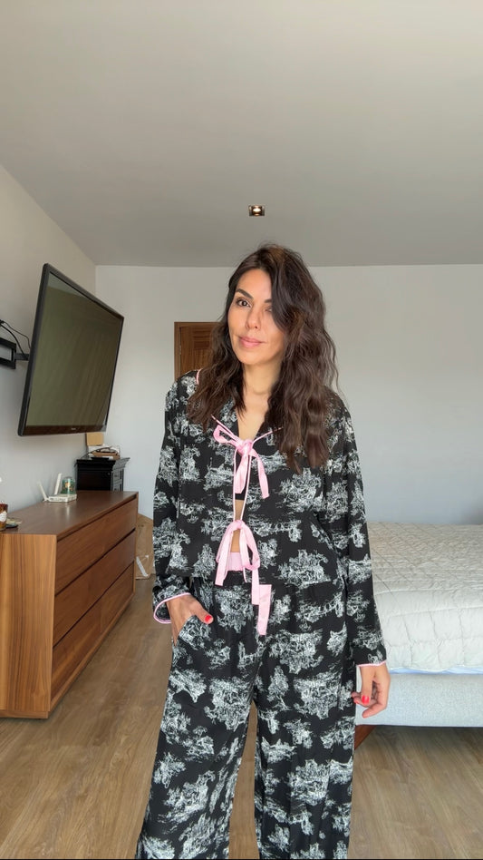 Pijama negra con rosa