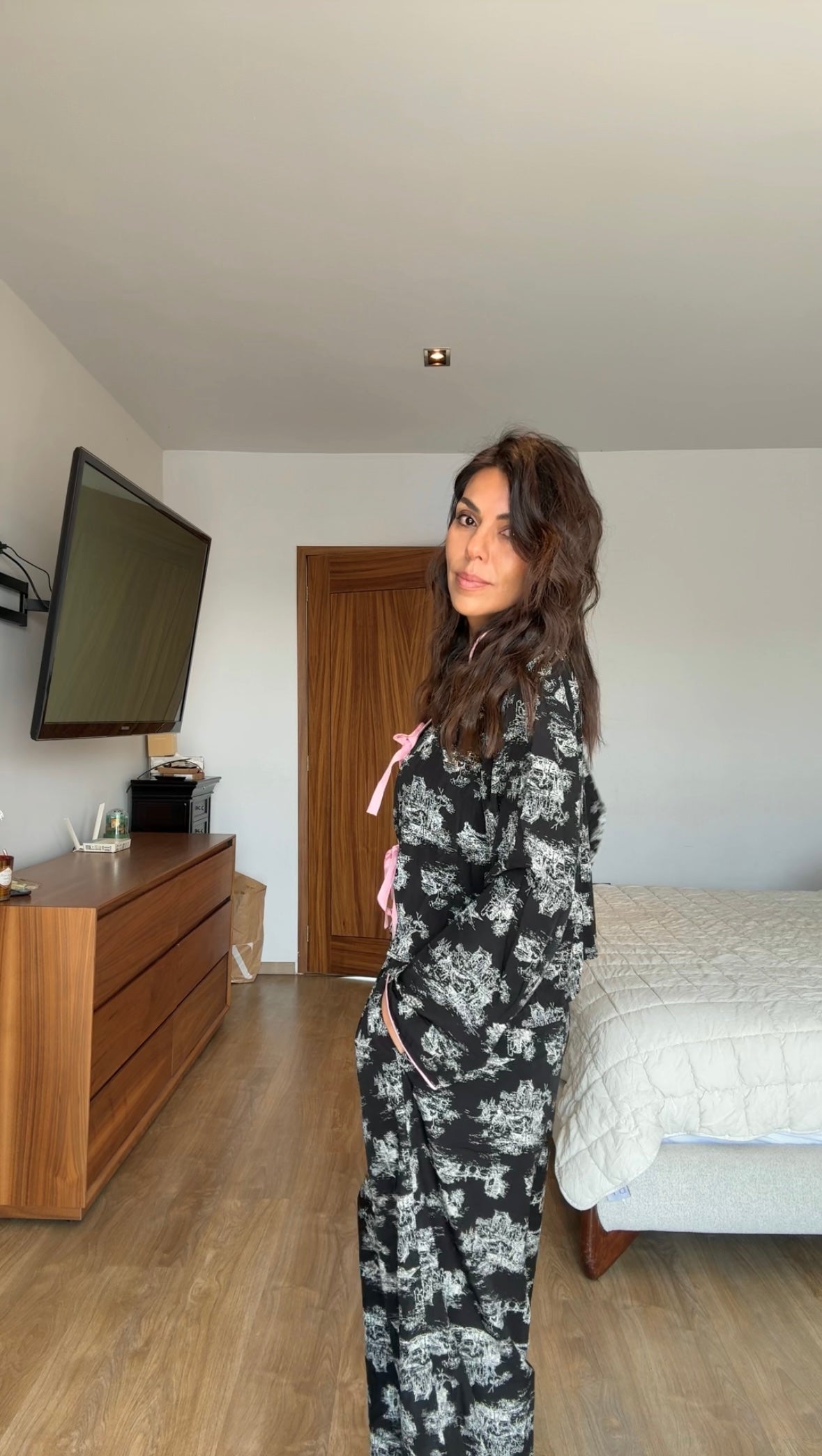 Pijama negra con rosa