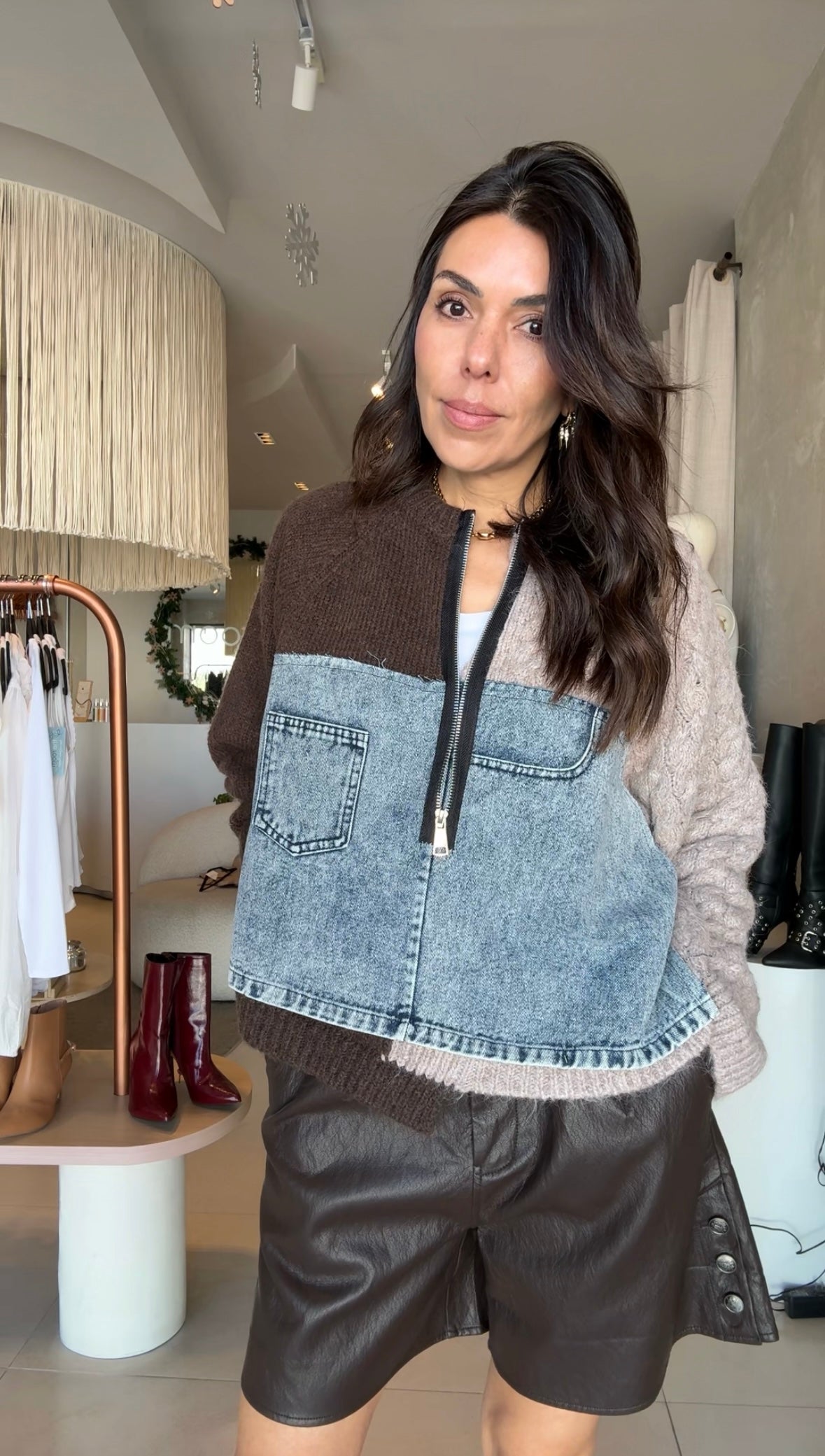 Suéter cafe con denim