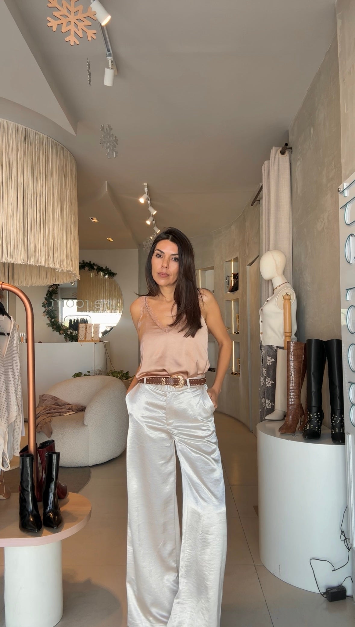 Pantalón satinado beige