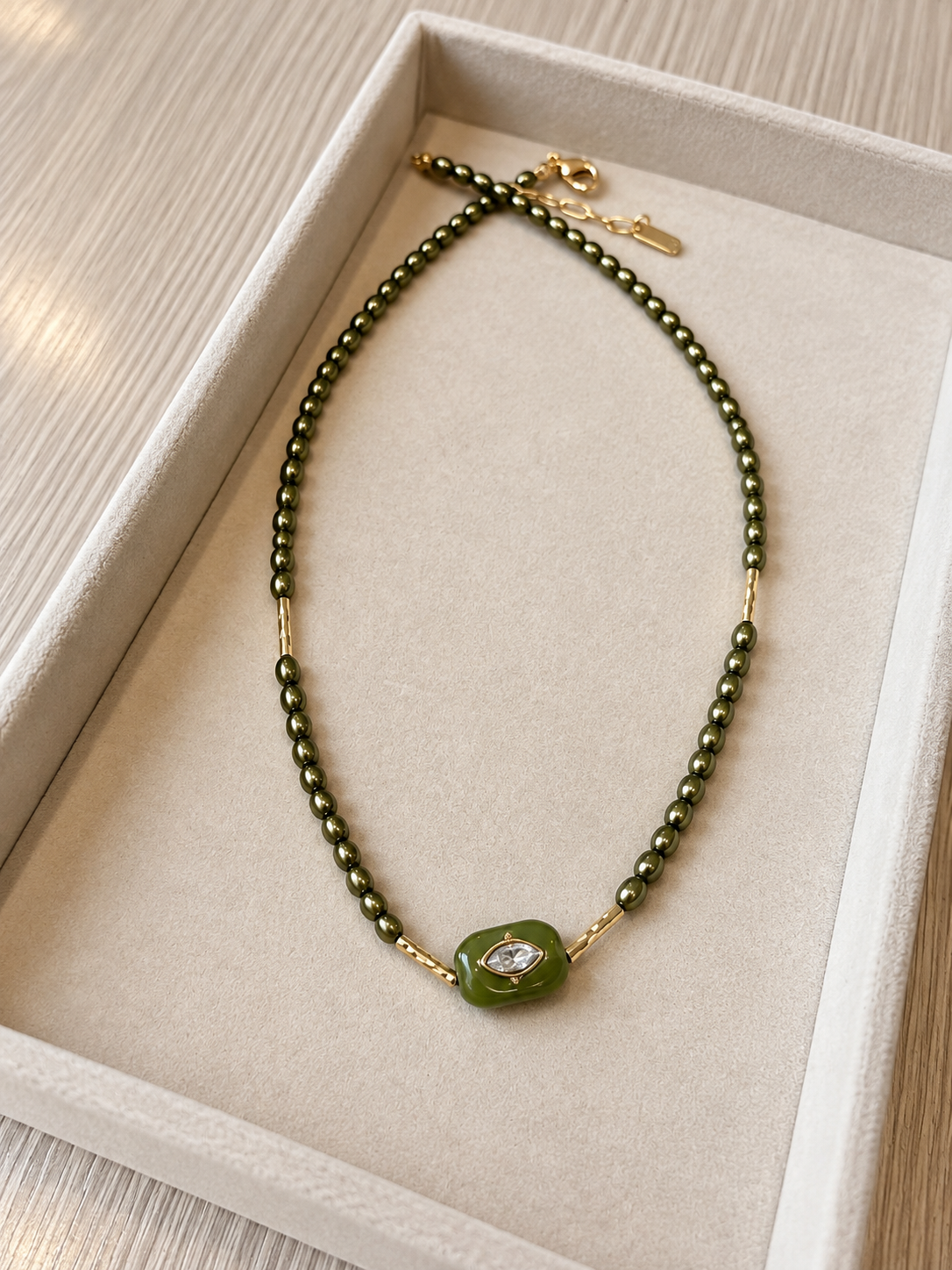 Collar verde piedra