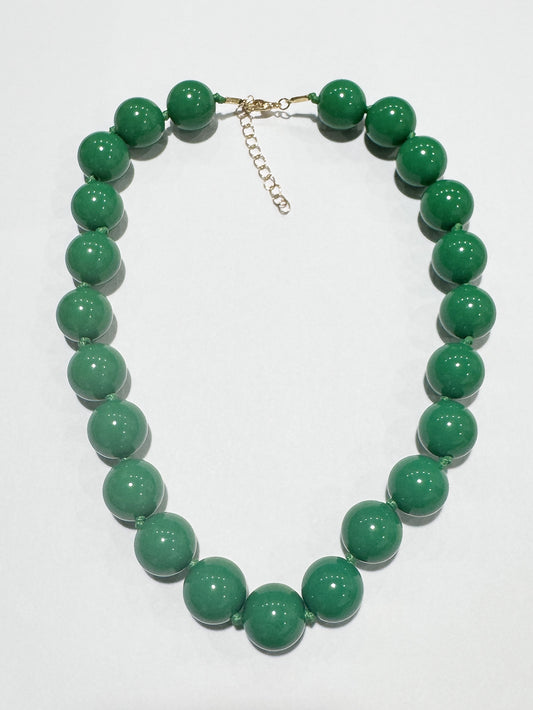 Collar bolitas verdes