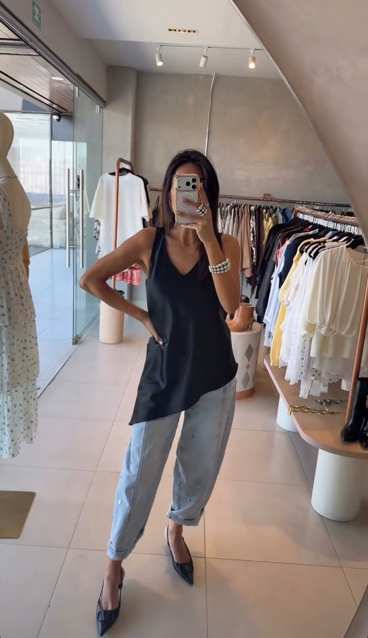 Blusa satín negra asimétrica